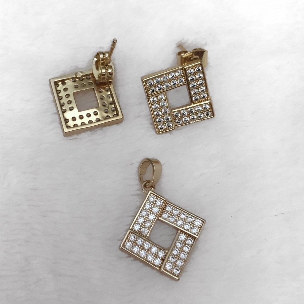 Diamond Shape Necklace Pendant & Earrings Set
